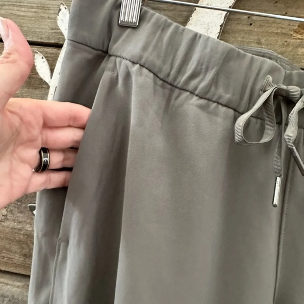 Lululemon on the fly‎ pants pull on ladies size 8 green